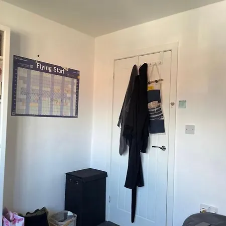 منزل للإقامة Private In A House With Other Tenants Near University Of Leeds And Leeds Arts ليدز